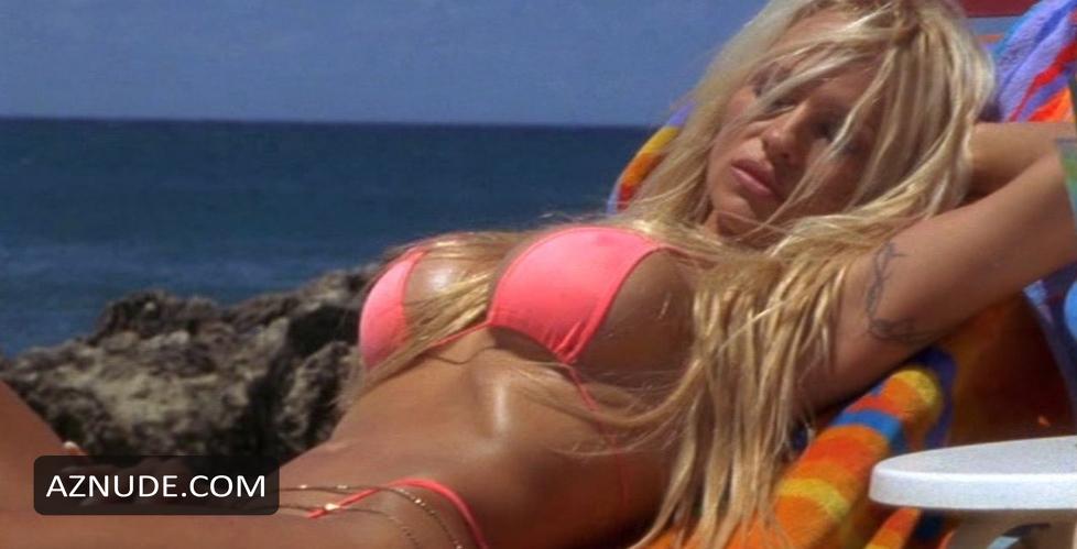 anderson-baywatch-b-1 El erotismo salado de Baywatch: cuerpos desnudos al sol, cultura pop y la promesa de un regreso más provocador