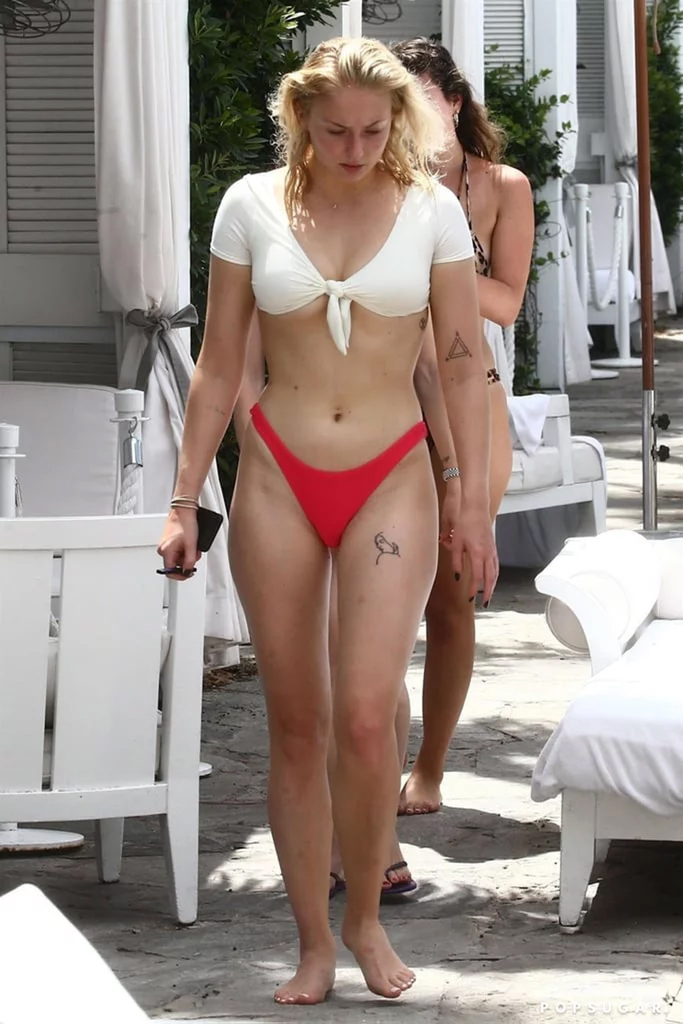 sophie_turner Sophie Turner al desnudo como Lara Croft