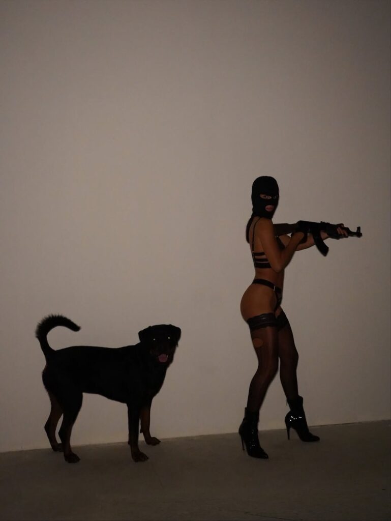 1761952284905-769x1024 Sofía Suescun y su desnudo de mercenaria en Haloween