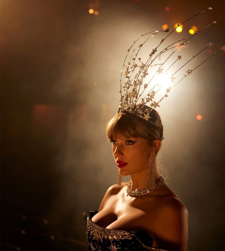 9rO0CiNz_o-915x1024 Taylor Swift desnuda la vida secreta de una showgirl