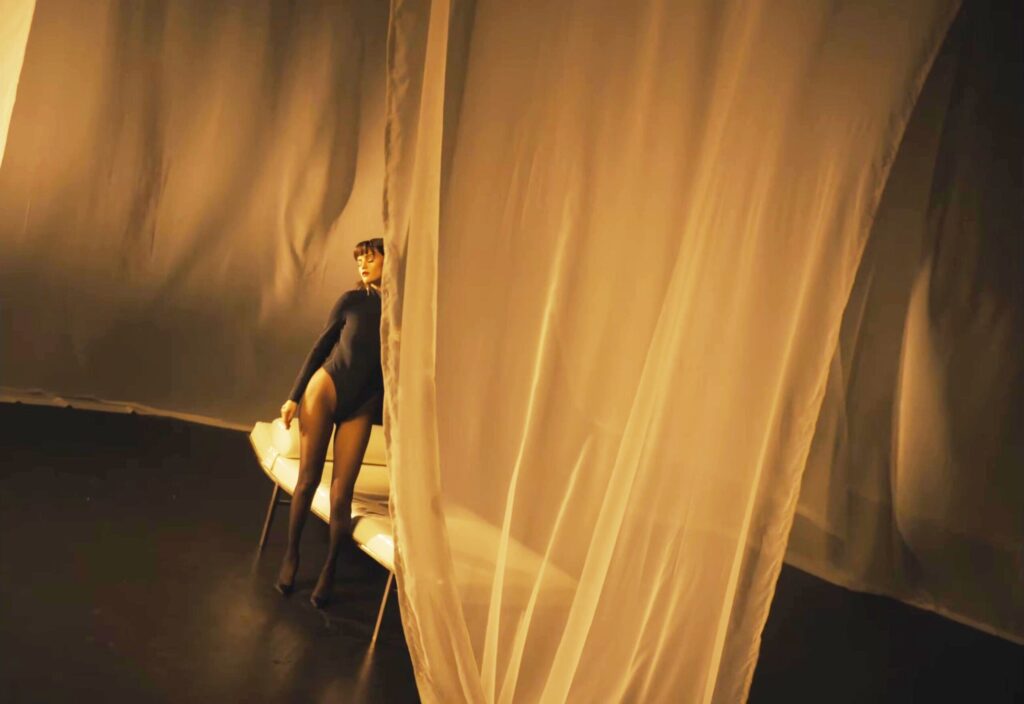 SELENA_GOMEZ_LEOTARD_PORN_6-scaled-1-1024x704 Selena Gomez desnuda sus enormes tetas al natural