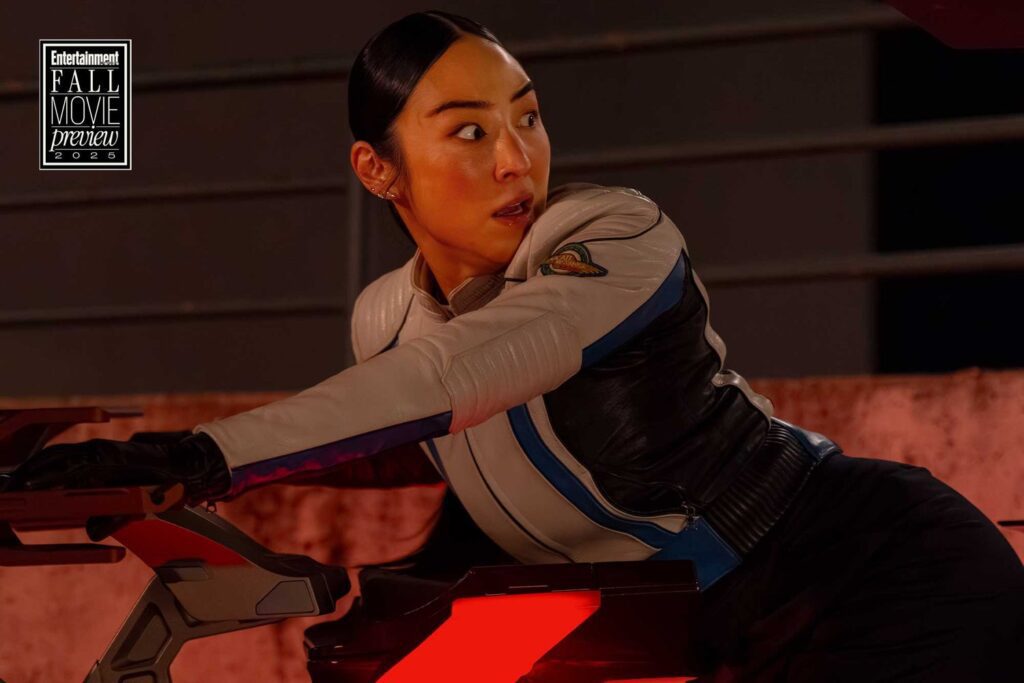 Tron-Ares-091025-3-951036dc8992438595f507e3625db17e-1024x683 Greta Lee al desnudo como geometría del deseo en la red de Tron: Ares
