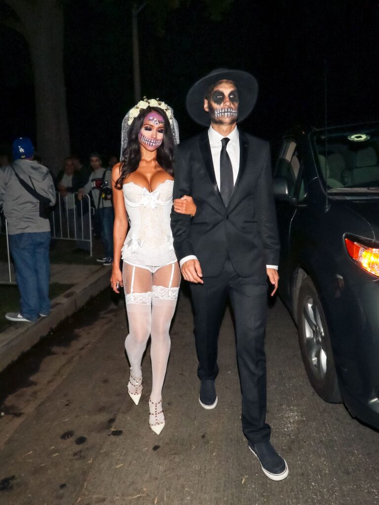 cara-santana-and-jesse-metcalfe-are-seen-on-october-26-2018-news-photo-1054329676-1540830049-1-768x1024 Famosas y sus disfraces desnudos para Halloween