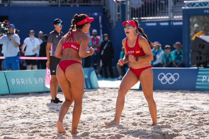 gt4zshbwmaaihr0_NoticiaAmpliada Paula Soria desnuda fuerza, salto, técnica, culo y erotismo a raudales