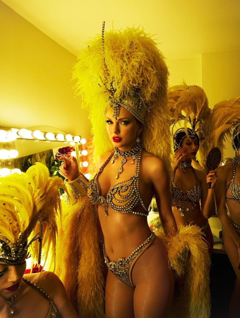 taylorswiftes___2025-10-06T210445.000Z_1-772x1024 Taylor Swift desnuda la vida secreta de una showgirl