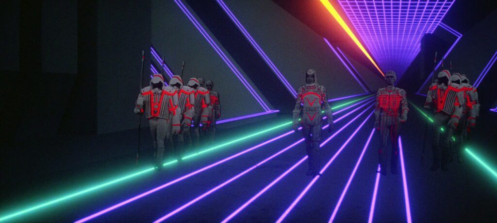 tron-disneyscreencaps-com-7858-1024x461 Tron, el resplandor azul de un futuro soñado