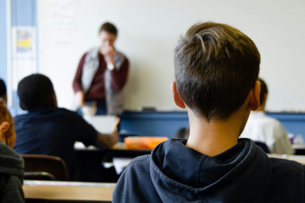 web-foto-clases-educacion-ninos-1024x683 La trampa de la igualdad: cuando la educación se rompe en el aula
