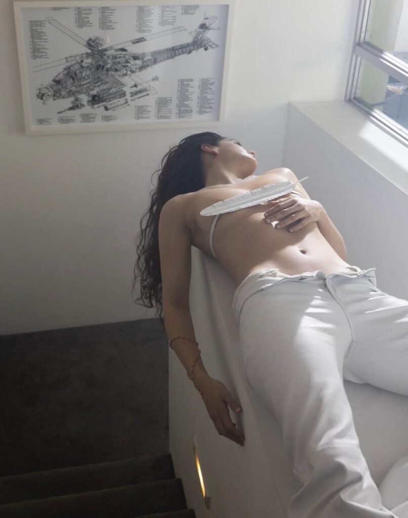 20251112_164754-806x1024 Rosalía desnuda 'Lux' y su cuerpo