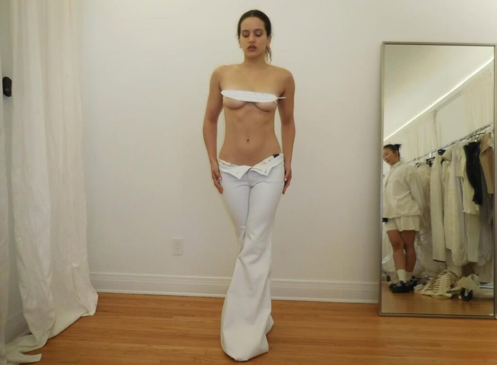 581563673_18556784095053457_2344137140785897296_n-1024x752 Rosalía desnuda 'Lux' y su cuerpo