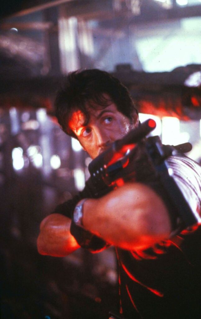 638c29a153cf71e9d75502b329584130-646x1024 Cobra: el evangelio cromado del exceso ochentero que ni Stallone reconoce