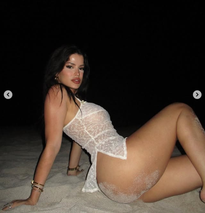 Captura-de-pantalla_17-11-2025_191626_www.instagram.com_ SincerelyJuju tiene un mal funcionamiento desnudo de vestuario mientras transmitía