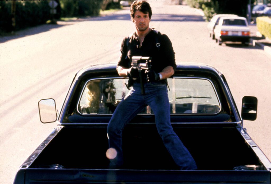 Cobra-1988-–-Film-Review-1024x695 Cobra: el evangelio cromado del exceso ochentero que ni Stallone reconoce