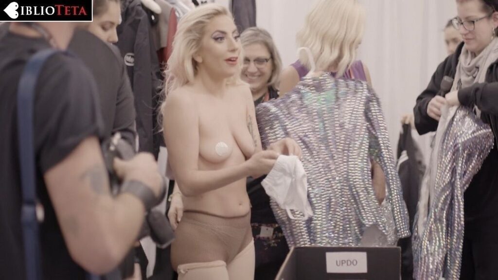 Lady-Gaga-Gaga-Five-Foot-Two-11-1024x576 El desnudo natural y documental de Lady Gaga