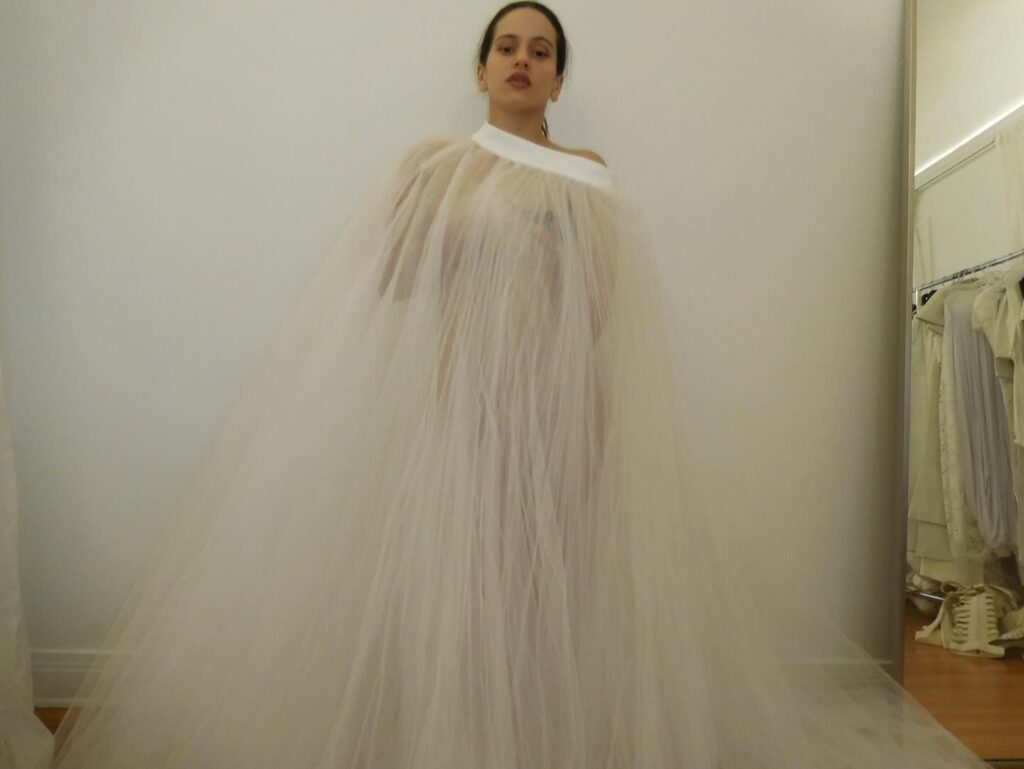 Rosalia-11-1024x769 Rosalía desnuda 'Lux' y su cuerpo