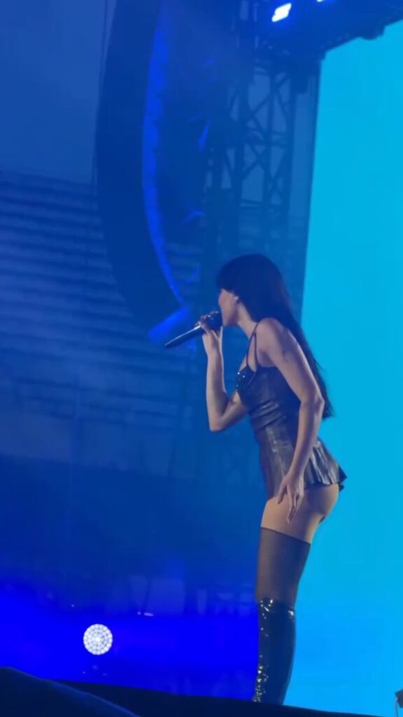 VideoCapture_20250730-155743-576x1024 Aitana OT desnuda culazo en concierto junto a Plex