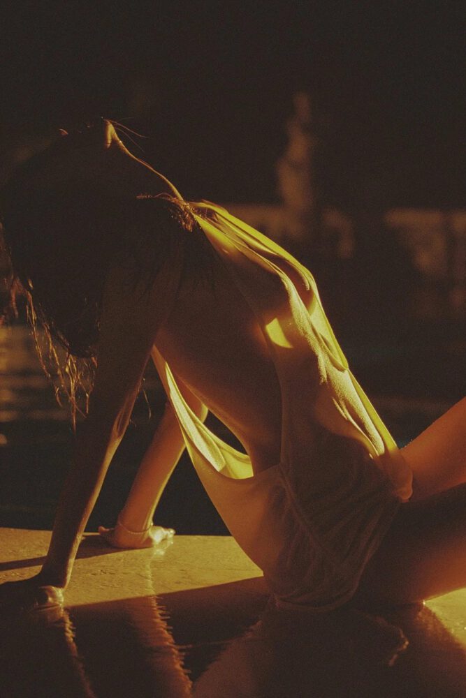 alessandra-ambrosio-nude-wet-ass-boobs-lavarice-066-667x1000-1 Alessandra Ambrosio se desnuda ante el mundo