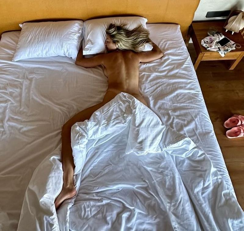 danae-3 Danae Boronat desnuda como la revolución que llegó con el micrófono encendido