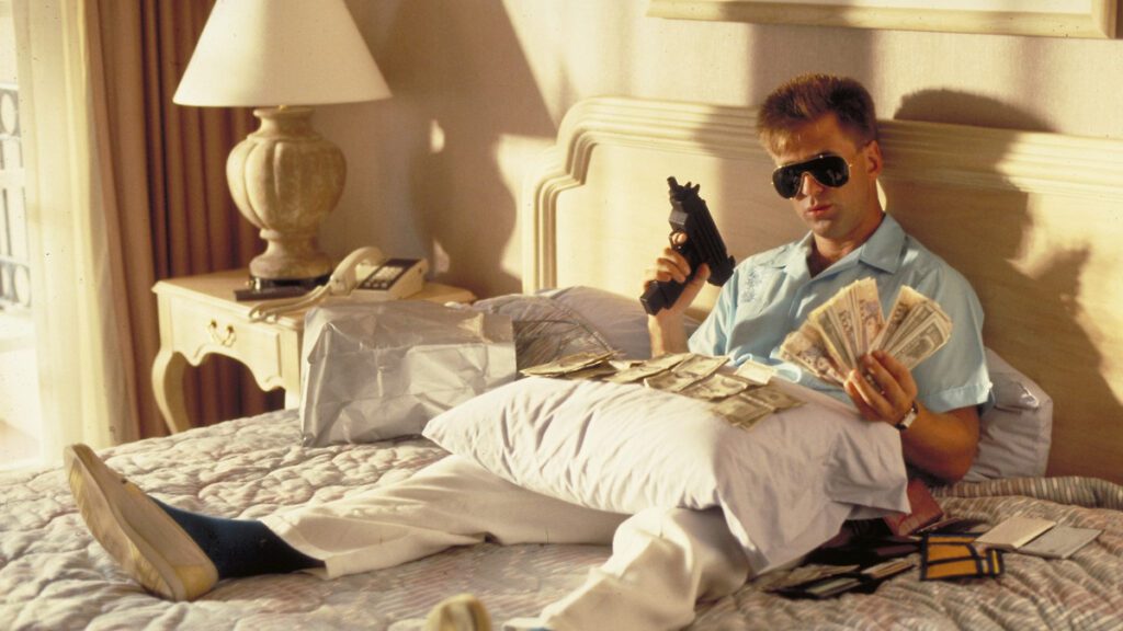 miami-blues-1990-2-1200-1200-675-675-crop-000000-1024x576 Miami Blues: seducción rota en los últimos destellos de la era ochentera