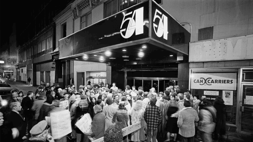 studio-54-1024x575 Studio 54: el templo donde la realidad se disfrazó de cine