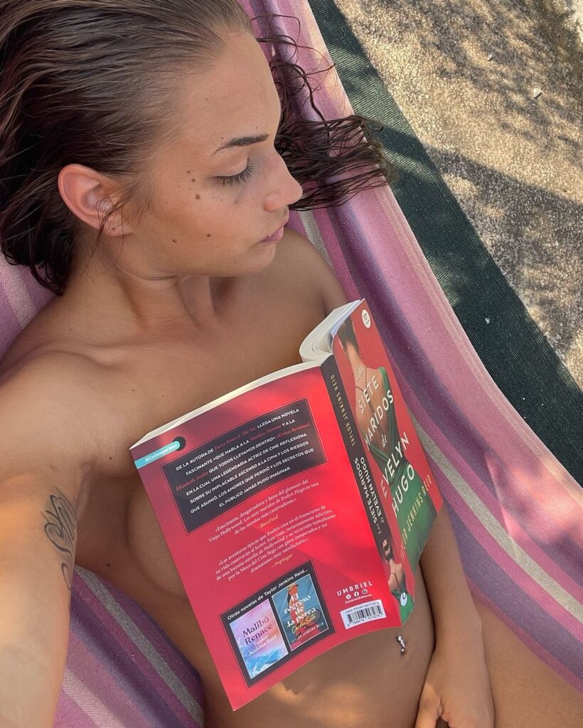 1-1-820x1024 Tania Álvarez desnuda la "violencia" más elegante del ring