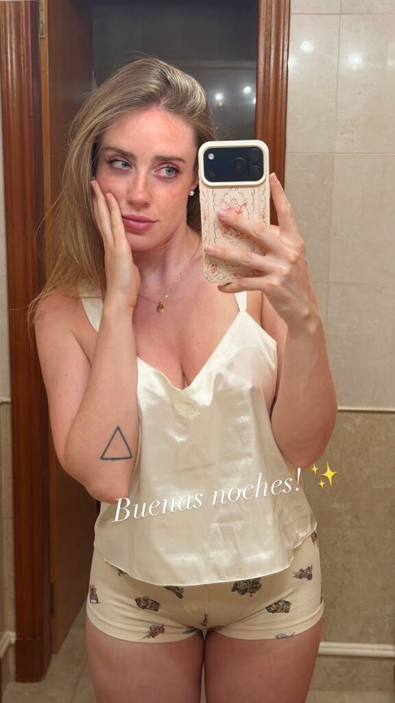 1000310503-576x1024 Magui Ansuz se desnuda como el fenómeno argentino que no usa filtros en sus fotos