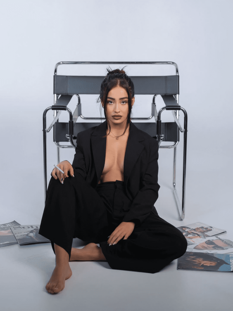 1765202656841-769x1024 Marina Rivers desnuda y sexy bajo contenido "cultural"