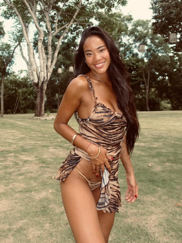 615876415_18559809868048257_109686005436603502_n-768x1024 Nona Sobo desnuda la fragilidad luminosa de una nueva musa