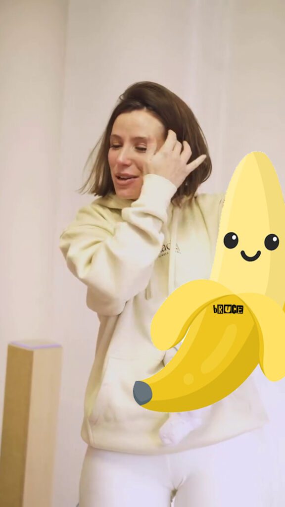 692307173_victoria3-576x1024 Cameltoes: la intimidad de las famosas españolas marcando frontera