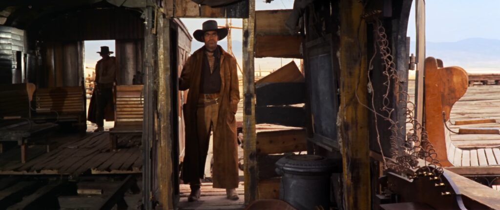 Captura-de-pantalla_1-12-2025_204713_www.youtube.com_-1024x431 La escena de apertura de 'Hasta que llegó su hora': arquitectura del silencio que funda un mito