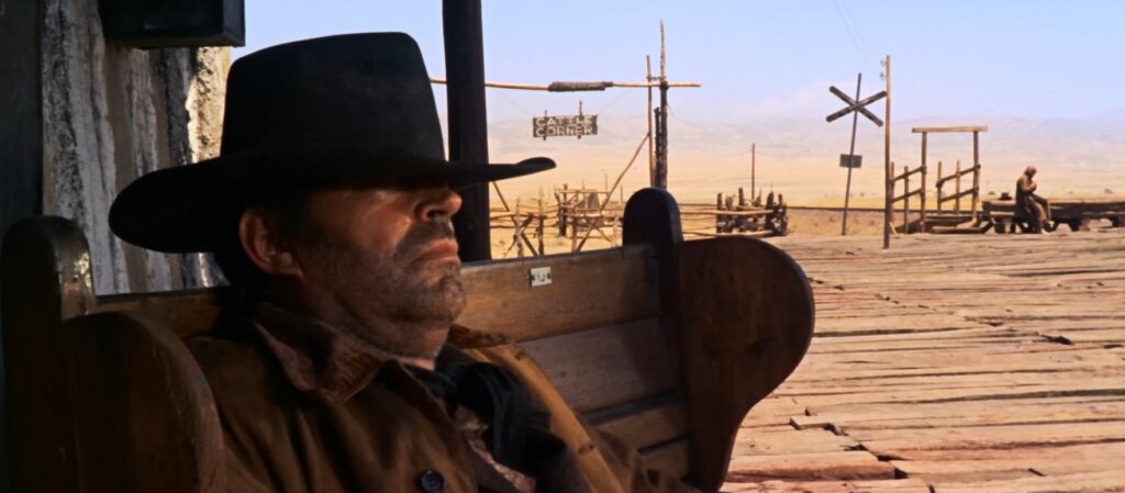 Captura-de-pantalla_1-12-2025_204825_www.youtube.com_-1024x449 La escena de apertura de 'Hasta que llegó su hora': arquitectura del silencio que funda un mito