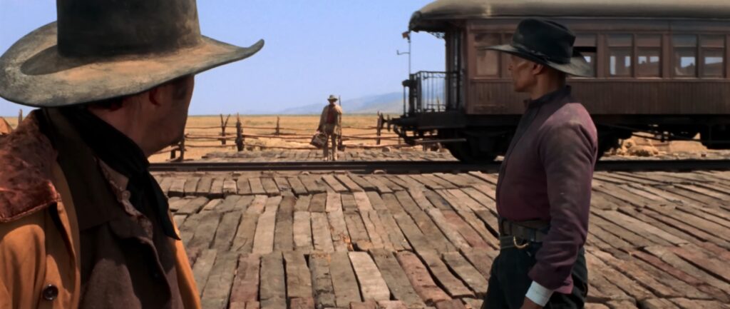 Captura-de-pantalla_1-12-2025_205043_www.youtube.com_-1024x433 La escena de apertura de 'Hasta que llegó su hora': arquitectura del silencio que funda un mito