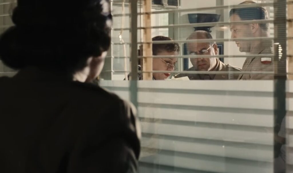 Captura-de-pantalla_14-12-2025_10420_www.youtube.com_-1024x605 La “L” como estructura emocional