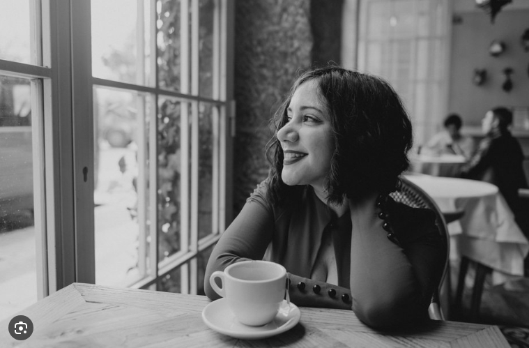 Captura-de-pantalla_20-12-2025_101330_www.google.com_ Laura Luna desnuda como voz en el periodismo de videojuegos