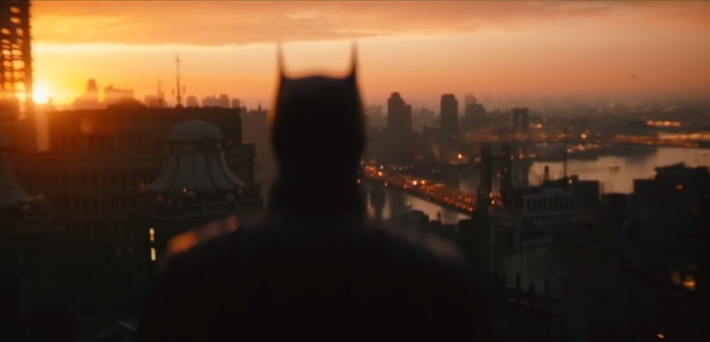 Captura-de-pantalla_20-12-2025_7494_www.youtube.com_-1024x493 La noche como materia: poesía visual y cinematografía en The Batman