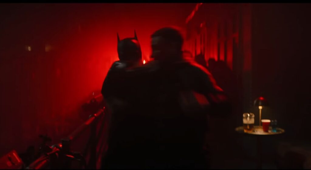 Captura-de-pantalla_20-12-2025_75647_www.youtube.com_-1024x561 La noche como materia: poesía visual y cinematografía en The Batman