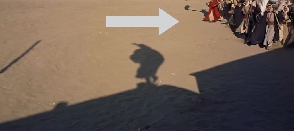 Captura-de-pantalla_21-12-2025_73724_www.youtube.com-fotor-2025122183459-1024x456 La sombra antes del héroe: composición, mito y espera en Lawrence de Arabia