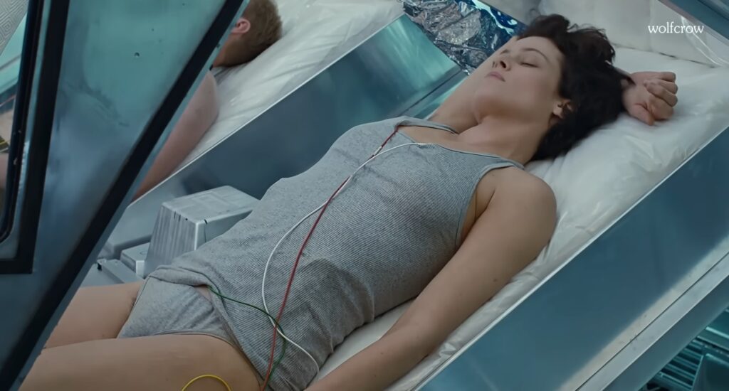 Captura-de-pantalla_6-12-2025_91032_www.youtube.com_-1024x550 La durmiente mecánica: Ripley como escultura fílmica