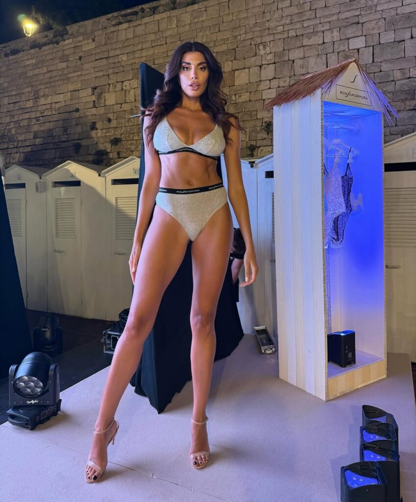 IMG_0375-849x1024 Fabrizia santarelli desnuda la elegancia discreta del entretenimiento italiano