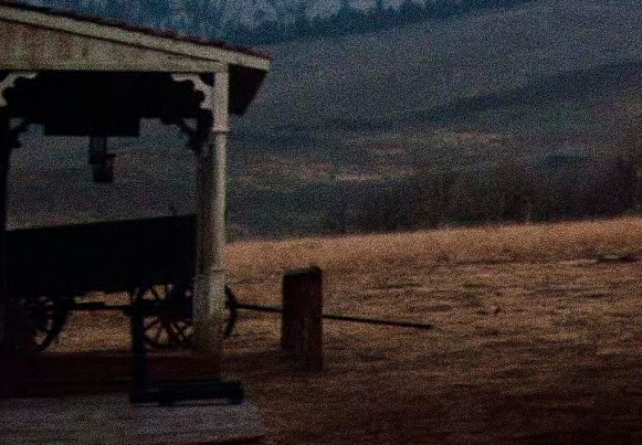 b66ed5c6-b293-459a-8ead-43447c1f6051-fotor-2025122010555 Análisis de fotograma | El espectro en el horizonte: composición, mito y juicio en El jinete pálido