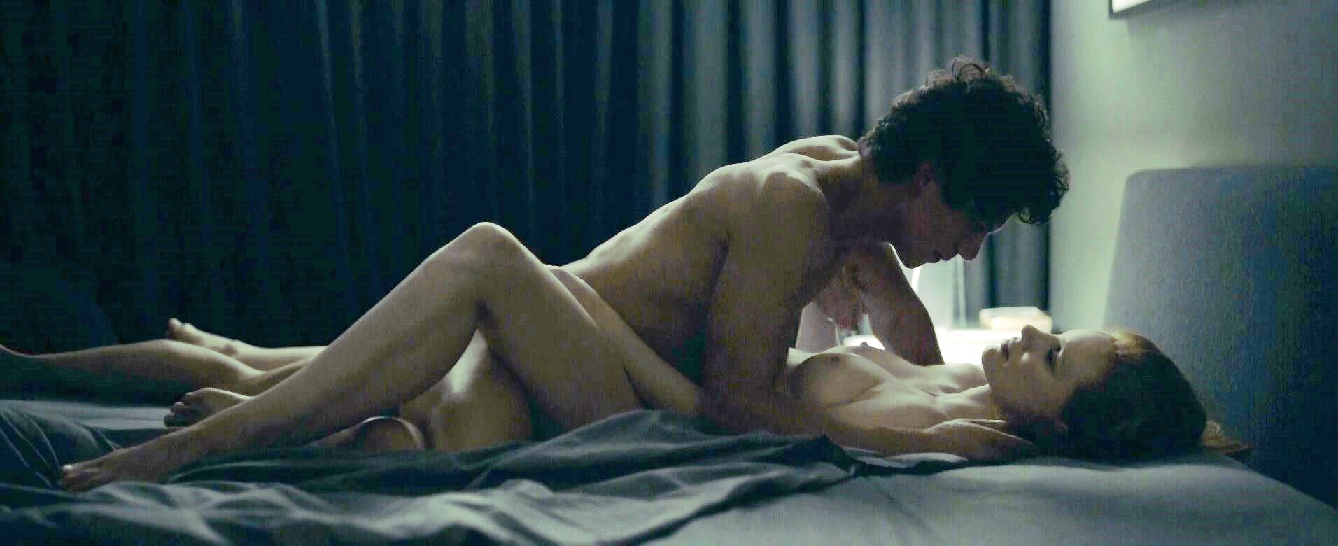 dfiyzlxC_o-fotor-20251221205440 Caylee Cowan al desnudo para CinematteFlix