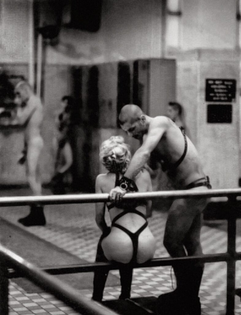 1992-sex-book-ottakes-sm-13-786x1024 Estreno capítulo 7 | El diario robado de mis desnudos: una novela sobre la traición y la belleza