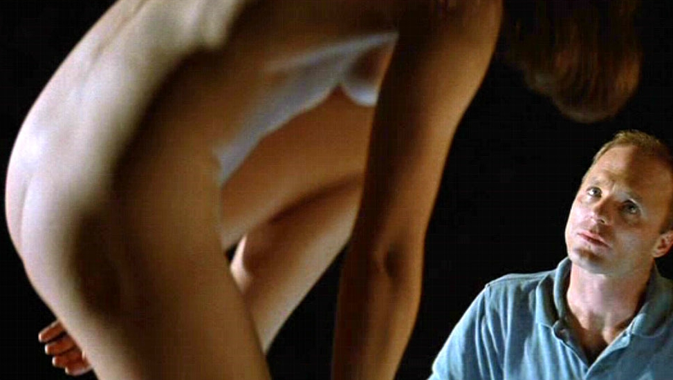 Captura-de-pantalla_11-1-2026_93844_imgbox.com_ El desnudo de Madeleine Stowe en China Moon: erotismo, herencia noir y un espejismo de los noventa