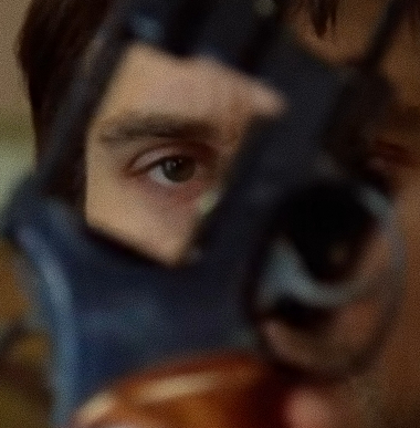 Captura-de-pantalla_15-1-2026_20489_www.youtube.com-fotor-20260115205319 El rostro dentro del arma: la incubación de la violencia en Taxi Driver | Análisis de fotograma