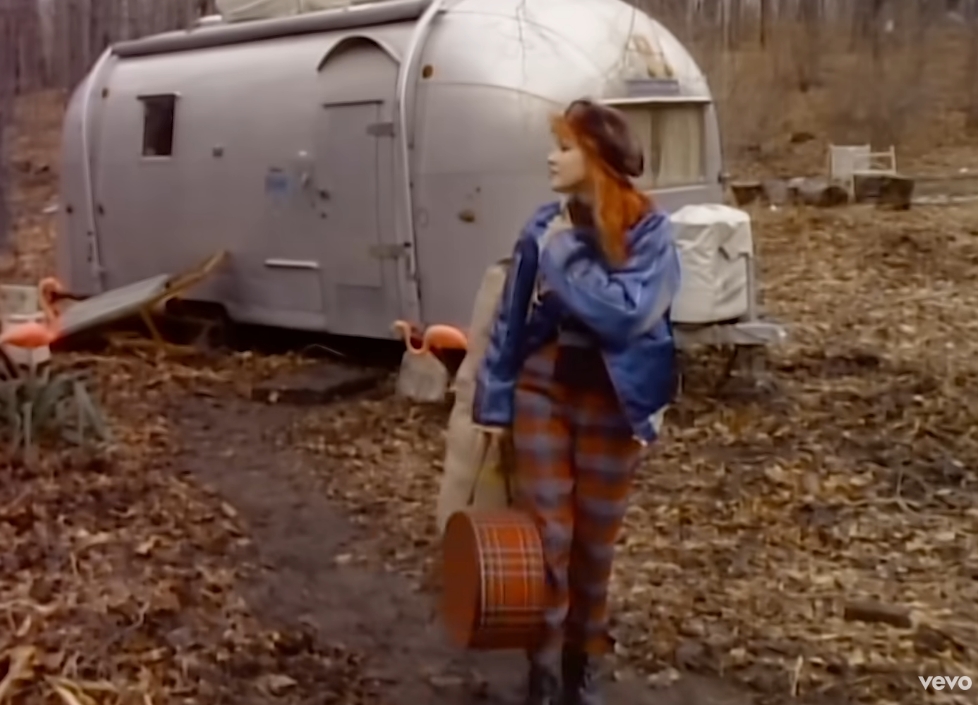 Captura-de-pantalla_17-1-2026_74224_www.youtube.com_ Análisis 'Time after time' de Cyndi Lauper: la ternura como arquitectura del pop