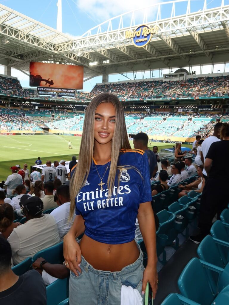 IMG_0328-768x1024 Vika Grram desnuda para la Generación Z ¿de zoquetes?