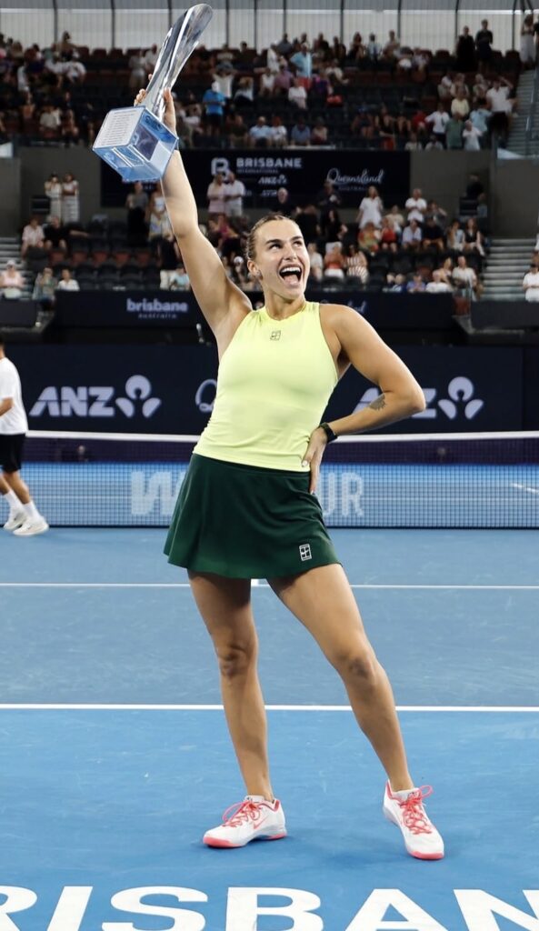 IMG_4678-593x1024 Aryna Sabalenka desnuda la sinfonía del estruendo y la redención