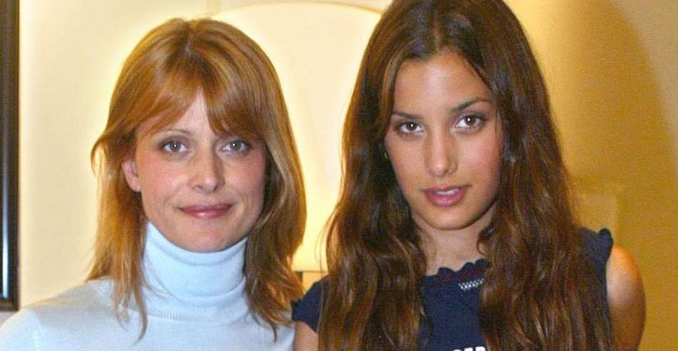 MV5BMTg2NTE2ODMtNWJjMC00ZWNhLWJiNmEtNmRjYzNlYTI2ZWZjXkEyXkFqcGc@._V1_ Madres, hijas y la herencia del rostro