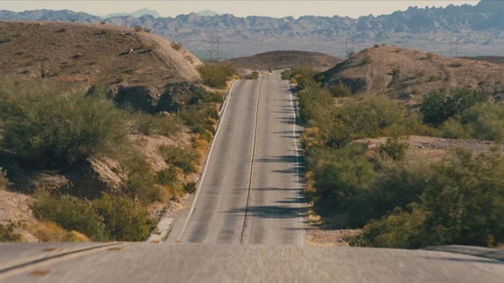 Una-batalla-tras-otra-carretera-1024x576 Una batalla tras otra: la parodia como síntoma y el ruido como emoción