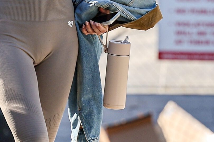 ana-de-armas-braless-cameltoe-nipples-leggings-gym-015-810x540-1 El exagerado cameltoe de Ana Armas tras la sesión de gim