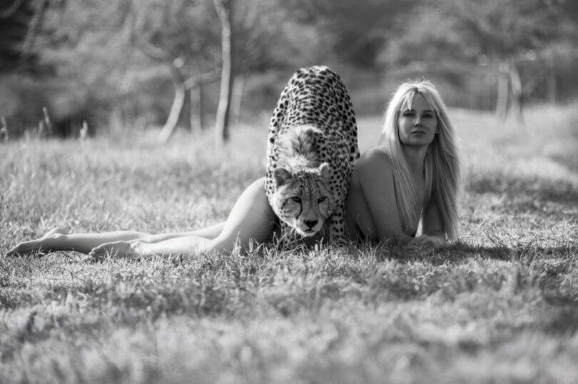 genevieve-morton-naked-exposed-body-cheetah-002-810x538-1 Genevieve Morton desnuda en la senda de las bestias